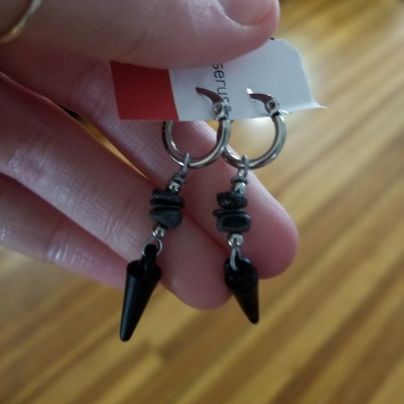 Pair of Onyx Spike Earrings UNISEX - Picture 3 of 5
